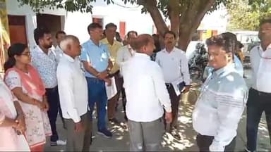 गोरखपुर: विशेष संचारी रोग नियंत्रण अभियान के तहत भट्हट ब्लॉक के अति संवेदनशील गांव भैरवा में चलाया गया विशेष अभियान