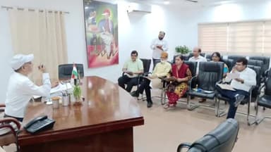 अमरोहा: अमरोहा जिले में अवैध रूप से संचालित अल्ट्रासाउंड पर कार्रवाई करने के डीएम ने दिए निर्देश नोडल अधिकारी को लगाई फटकार