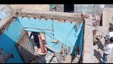 सीवन: कस्बा सीवन में मकान की छत गिरने से तीन व्यक्तियों को आई चोट; जिला प्रशासन से लगाई मदद की गुहार