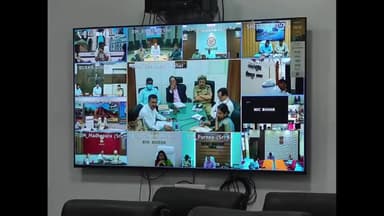 सासाराम: मुख्य सचिव की अध्यक्षता में सासाराम के कलेक्ट्रेट में आगामी पर्व के विधि व्यवस्था को लेकर अधिकारियों के साथ समीक्षा बैठक