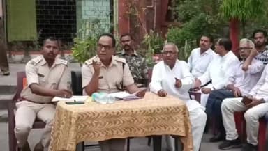 धनबाद/केंदुआडीह: केंदुआ डीह थाना परिसर में रामनवमी व ईद पर्व को लेकर शांति समिति की बैठक की गई आयोजित