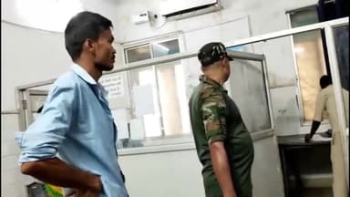 पीरटांड: दहेज प्रताड़ना के आरोपी मो शाहबुद्दीन को मुफस्सिल पुलिस ने झरियागादी से पकड़ कर कोर्ट में पेश करते हुए भेजा जेल।