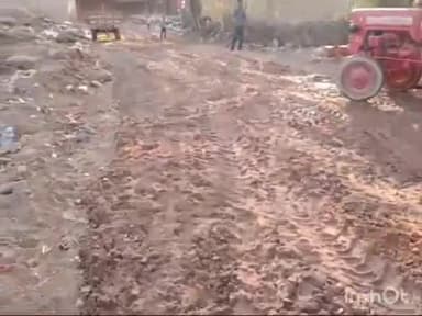 बल्देवगढ़: भेलसी में 10 लाख रुपए की लागत से कराये जा रहे सीसी सड़क निर्माण में ग्रामीणों ने घटिया निर्माण के लगाए आरोप