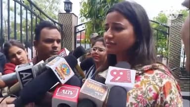 बेरो: ईडी कार्यालय जाने से पूर्व विधायक अंबा प्रसाद ने प्रेस को किया संबोधित