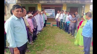 हायाघाट: हायाघाट प्रखंड स्थित विद्यालय के शिक्षकों को बीडीओ निवेदिता ने मतदान करने की शपथ दिलाई,साथ ही वोटर को करेंगे जागरूक