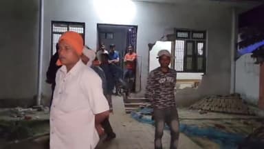 इकौना: लेगड़ी मोड़ के पास दीवार तोड़कर घर में घुसी स्कॉर्पियो कार, छात्र की हुई मौत