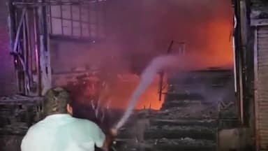 करनाल: महावीर दल अस्पताल के पास सुबह फिर दोबारा लगी कर्ण स्वीट्स की दुकान में आग, बीती रात 15 गाड़ियों ने पाया था आग पर काबू