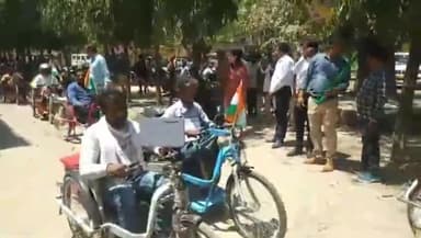 रायबरेली: विकास भवन से सीडीओ की अध्यक्षता में दिव्यांग जनों द्वारा निकाली गई मतदाता जागरूकता रैली