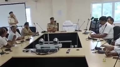 बिहार: बिहारशरीफ के स्मार्ट सिटी भवन में प्रशिक्षु डीएसपी और बिहार थानाध्यक्ष के नेतृत्व में शांति समिति की हुई बैठक