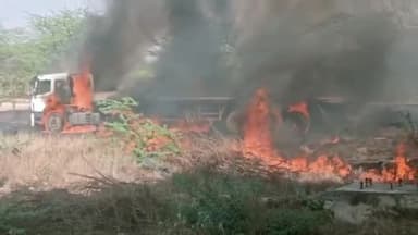 फागी: लसाडिया ग्राम में फैक्ट्री परिसर में आग लगने से खड़ा ट्रेलर जला, काफी मशक्कत के बाद दो दमकलों ने पाया आग पर काबू