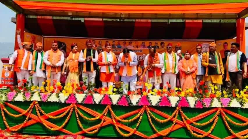 दुग नाकुरी: मुख्यमंत्री पुष्कर सिंह धामी ने दुगनाकुरी पहुंचकर भाजपा के सांसद उम्मीदवार अजय टम्टा के पक्ष में वोट करने की अपील की