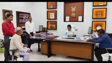 बिहार: समाहरणालय में जिलाधिकारी ने लोक शिकायत निवारण अधिकार अधिनियम के तहत 18 मामले में की सुनवाई