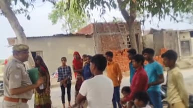 मोहम्मदी: मोहम्मदी कोतवाली क्षेत्र में अग्निशमन विभाग ने आग से बचाव के उपाय व तौर तरीके बताएं।