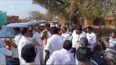 முசிறி: மேட்டுப்பட்டி எல்லை கோவிலில் பெரம்பலூர் தொகுதி அதிமுக வேட்பாளர் சந்திரமோகன் பிரச்சாரத்தை துவங்கினார்