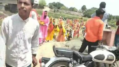 संदेश: शतचंडी महायज्ञ को लेकर श्रद्धालुओ ने असनी बनास नदी में जलभरी किया