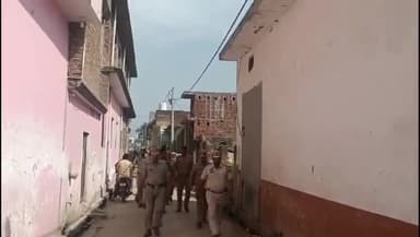 अमरोहा: अमरोहा पुलिस ने पंजाब पुलिस के साथ क्रिटिकल मतदान केंद्रों का किया भ्रमण, माहौल खराब करने पर कार्रवाई की दी चेतावनी