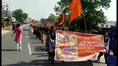 पीरटांड: सरस्वती शिशु विद्या मंदिर बन्दरकुप्पी  में हिन्दू नव वर्ष के शुभ अवसर पर मंगलवार को शोभा यात्रा निकली गई।