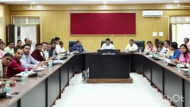 सागर नगर: सागर कलेक्टर ने कलेक्टर कार्यालय सभा कक्ष में लोकसभा चुनाव को लेकर सभी विभागों के नोडल अधिकारियों की बैठक ली