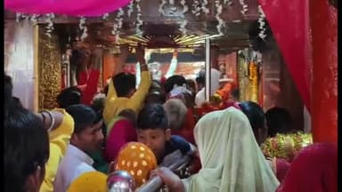 सिराथू: चैत्र नवरात्रि के पहले दिन ही कड़ा के शीतला शक्तिपीठ मंदिर में उमड़ा जनसैलाब