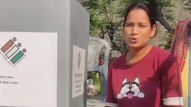 कंडीसौड़: धनोल्टी में 15 पोलिंग पार्टियों ने दिव्यांग व 85 वर्ष से अधिक आयु के मतदाताओं का घर-घर जाकर पोस्टल बैलेट से कराया मतदान