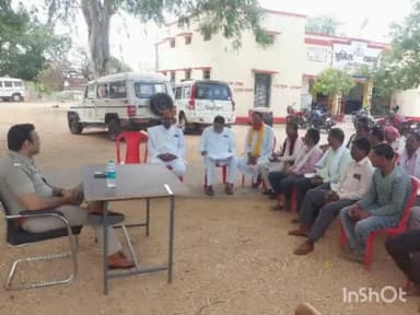 बल्देवगढ़: बल्देवगढ़ पुलिस थाना परिसर में आगामी त्योहारों को शांतिपूर्ण तरीके से मनाने को लेकर सभी समुदायों को पुलिस ने दिए निर्देश