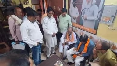 मलिहाबाद: दुबग्गा आवास पर केंद्रीय राज्यमंत्री कौशल किशोर ने सुनी लोगों की समस्याएं करवाया निस्तारण