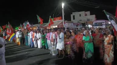 முசிறி: நெசவாளர்களின் அடிப்படை பிரச்சனைகள் எதுவாயினும் தீர்ப்பதற்கு பாடுபடுவேன் பாரிவேந்தர் ஜெம்புநாதபுரத்தில் பேசி வாக்குகள் சேகரித்தார்