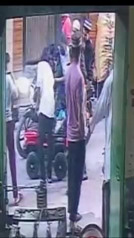 मेरठ: लक्खीपुरा में बच्चे को गली में खेलते समय बाइक सवार ने मारी टक्कर, विरोध करने पर बच्चे के चाचा के साथ की गई मारपीट