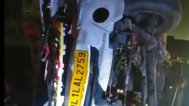 अमरोहा: गांव चौधरपुर के पास चालक को नींद की झपकी आने पर डिवाइडर से टकराया मैजिक वाहन, 13 वर्षीय बालक की मौत व 9 लोग घायल