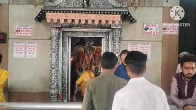 फिरोज़ाबाद: शहर के राज राजेश्वरी मां कैला देवी मंदिर में नवरात्र के पहले दिन उमड़े श्रदालु, हुई मां के शैलपुत्री स्वरूप की पूजा