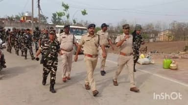चितरंगी: चितरंगी थाना क्षेत्र के विभिन्न स्थानों पर पुलिस व केंद्रीय बल के जवानों ने फ्लैग मार्च व एरिया डोमिनेशन किया।