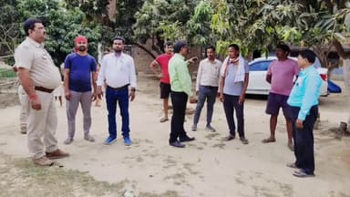 हसनपुरा: हसनपुरा प्रखंड विकास पदाधिकारी और थानाध्यक्ष ने किया बूथों का भौतिक सत्यापन