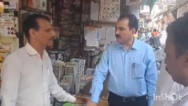 गुना नगर: लक्ष्मीगंज में जिला शिक्षा अधिकारी ने जिला स्तरीय निगरानी दल के साथ पुस्तक विक्रेताओं की दुकानों का किया निरीक्षण