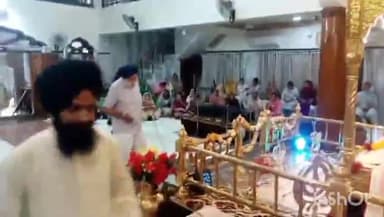 गुना नगर: पुराना बस स्टैंड गुरुद्वारे में सिंधी समाज ने शरबत और लंगर बांटकर मनाई आराध्य देव झूलेलाल जी की जयंती