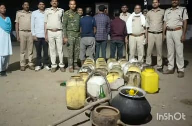 चितरंगी: जियावान थाना क्षेत्र से अवैध शराब तस्करो के कब्जे से 105 लीटर अवैध हाथ भट्ठी महुआ शराब जप्त कर की कार्यवाही।