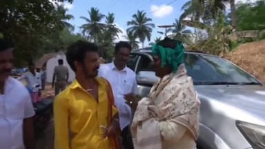 பண்ருட்டி: அங்குச்செட்டிபாளையம் அருகே குடுகுடுப்புக்காரரிடம் ஆசி பெற்ற பாமக வேட்பாளர் தங்கர்பச்சான் வீடியோ சமூக வலைதளத்தில் வைரல்