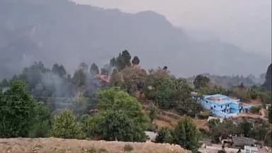 देवलथल: लिमातोड़ा क्षेत्र के ध्वज मंदिर के पास जंगल में लगी भीषण आग, विधायक के कहने पर वनकर्मी आग बुझाने हेतु हुए रवाना