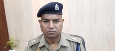 आज़मगढ़: चैत्र नवरात्र व ईद के मद्देनजर पुलिस प्रशासन चौकन्ना, भीड़भाड़ वाले सार्वजनिक क्षेत्रों में की जा रही कड़ी निगरानी