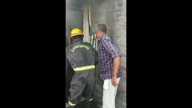 गाज़ियाबाद: वैशाली में लीला अपार्टमेंट के एक फ्लैट में लगी आग, दमकल विभाग ने पाया आग पर काबू