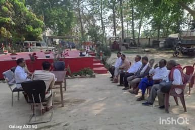 डुमरी कटसरी: ईद पर्व को लेकर श्यामपुर भटहां थाना परिसर में की गई जनप्रतिनिधियों के साथ शांति समिति की बैठक