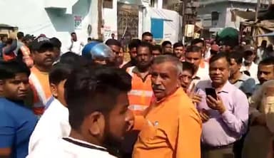 मुरादाबाद: मुगलपुरा थाना क्षेत्र के काली मंदिर के बाहर नगर निगम के लोगों और दुकानदारों के बीच हुई मारपीट