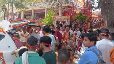 सवायजपुर: ज्वाला धाम से लाई गई अखंड ज्योति का पाली में हुआ स्वागत, डीजे और ढोल नगाड़ों पर नाचते गाते दिखे भक्त