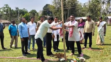 সোণাৰি: ৰজাপুখুৰীত ৰাজহুৱা ৰঙালী বিহু সন্মিলনৰ লাইখুঁটা স্থাপন বিধায়ক ধৰ্মেশ্বৰ কোঁৱৰৰ