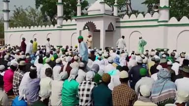 कस्बा: कस्बा प्रखंड में गुरुवार को ईद का त्योहार हर्षोल्लास के साथ मनाया गया।