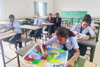 डौण्डीलोहारा: सेजस विद्यालय दुधली में प्रेरणा उत्सव का हुआ आयोजन, विद्यार्थियों ने की चित्रकारी