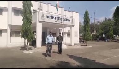 सागर नगर: नाहरमऊ गांव में पूजा करते समय पुजारी पर दबंगों ने फेक पत्थर की मारपीट, पुजारी के परिवार ने एसपी से मदद गुहार लगाई