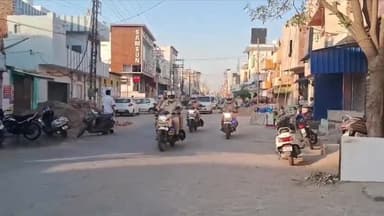 अम्बाला: अंबाला शहर के बाजारों में पुलिस और सीआरपीएफ ने निकाला फ्लैग मार्च,चुनाव से पहले शहर में जांची कानून व्यवस्था–सृष्टि ASP