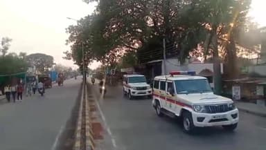 समुद्रपूर: सण उत्सव व लोकसभा निवडणुकीच्या पाश्र्वभूमीवर समुद्रपुर पोलिसांचा शहरात रुटमार्च:केंद्रीय राखीव सुरक्षा दलाचा सहभाग