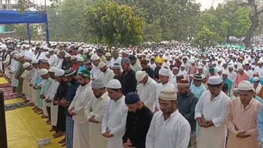 साहिबगंज: जिले भर के ईदगाहों में अदा की गई ईद की नमाज़, चौक-चौराहों पर पुलिस बल दिखे तैनात