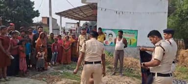 पूर्णिया पूर्व: अग्निशमन विभाग द्वारा आग से बचाव को लेकर चांदी पंचायत में लोगों को किया गया जागरुक